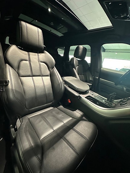 Land Rover Range Rover Sport 14 of 16