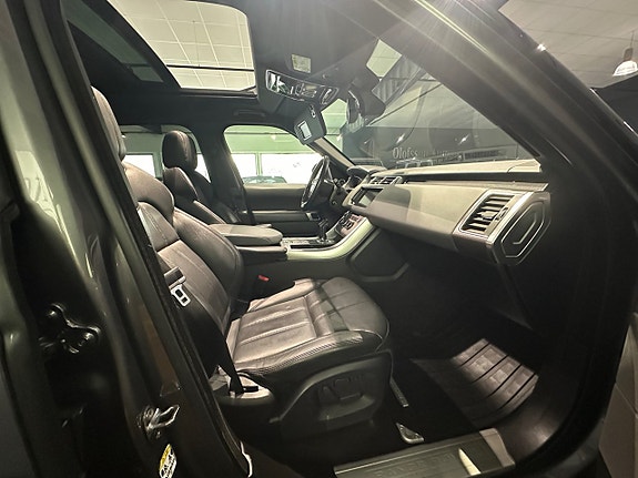 Land Rover Range Rover Sport 13 of 16