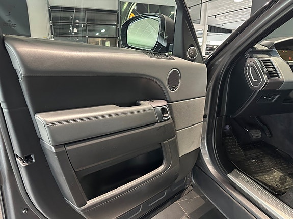 Land Rover Range Rover Sport 9 of 16