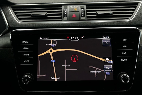 Skoda Superb 8 of 28
