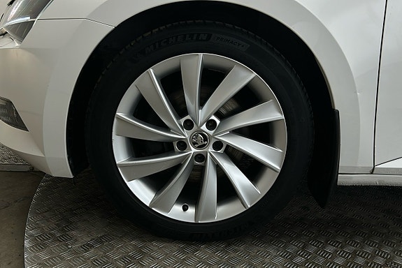 Skoda Superb 12 of 28