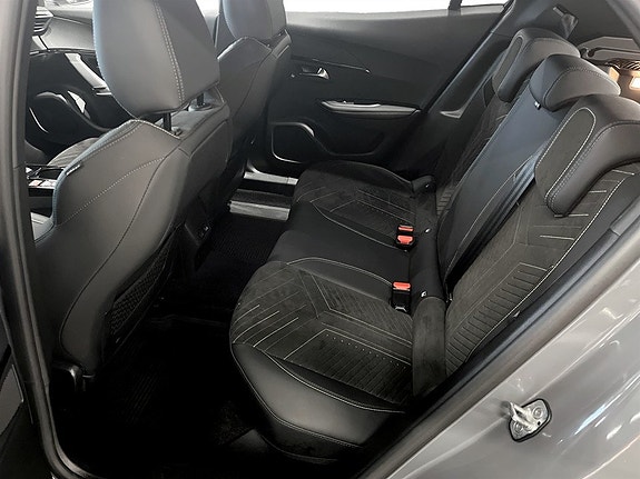 Peugeot 2008 13 of 18