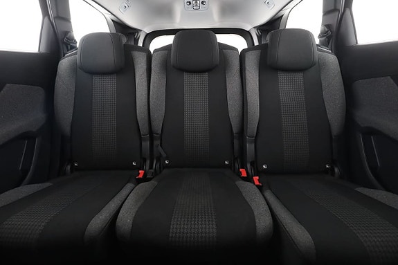 Peugeot 5008 16 of 30