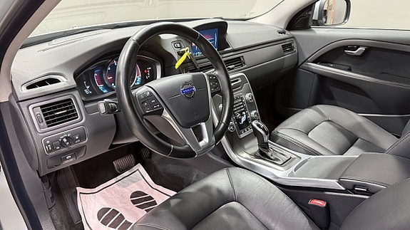 Volvo XC70 10 of 22