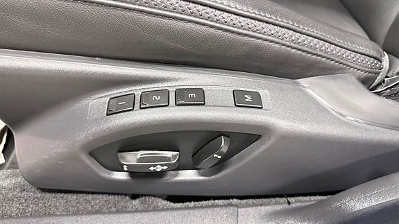 Volvo XC70 22 of 22