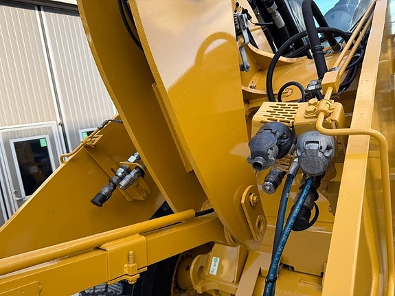 CAT 926M 4 of 14