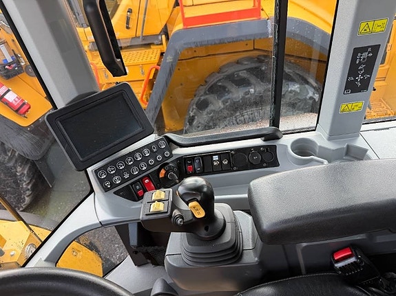CAT 926M 7 of 14