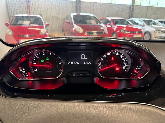 Peugeot 208 14 of 14