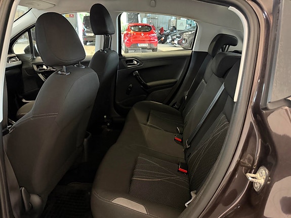 Peugeot 208 10 of 14