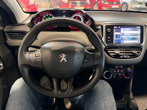 Peugeot 208 13 of 14