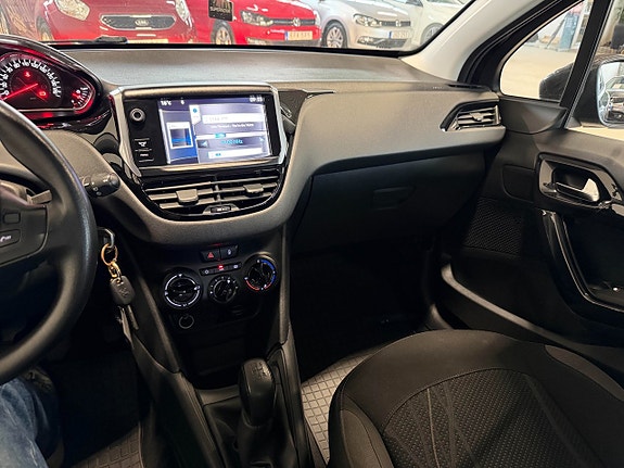 Peugeot 208 11 of 14