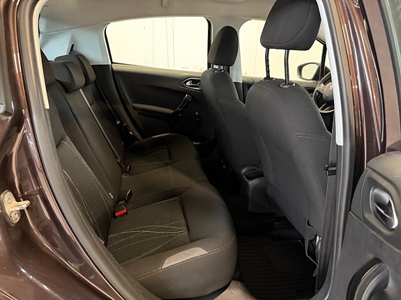 Peugeot 208 8 of 14