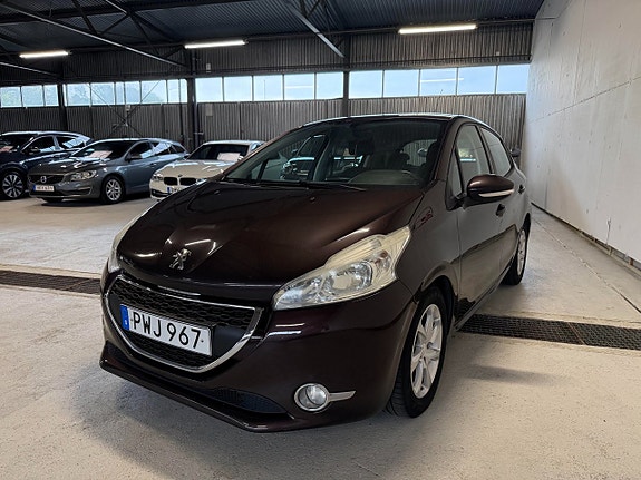 Peugeot 208 2 of 14