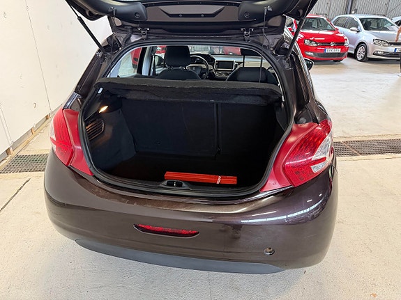 Peugeot 208 9 of 14