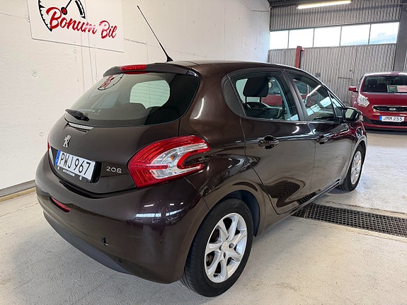 Peugeot 208 4 of 14