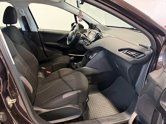 Peugeot 208 7 of 14