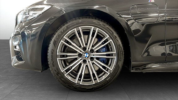 BMW 330e 9 of 12
