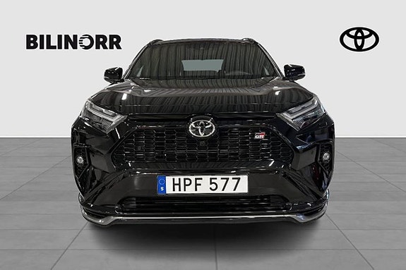 Toyota RAV4 6 of 12