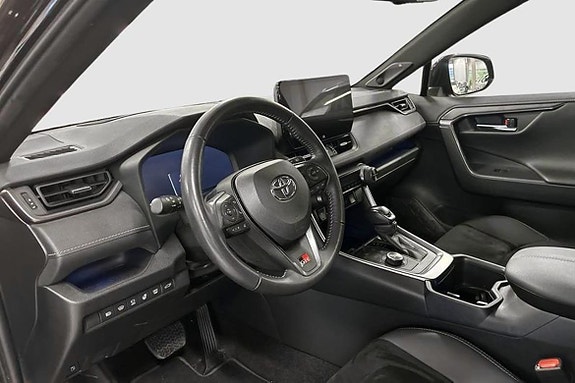 Toyota RAV4 8 of 12