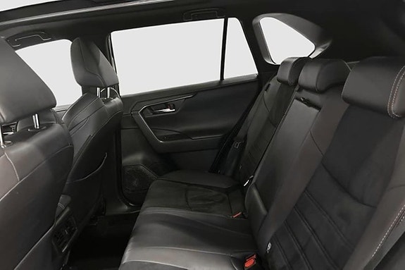 Toyota RAV4 9 of 12