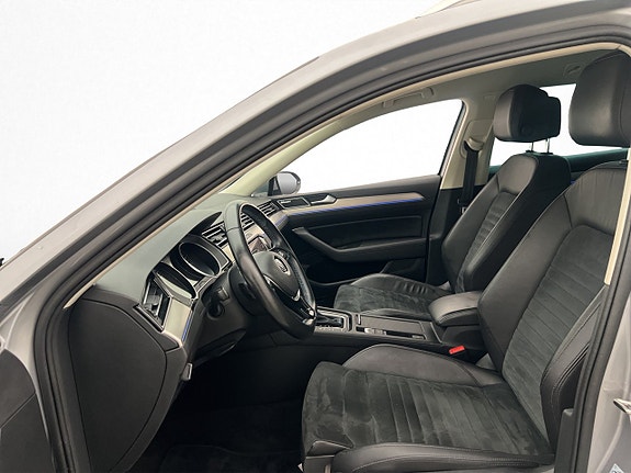 Volkswagen Passat 12 of 30