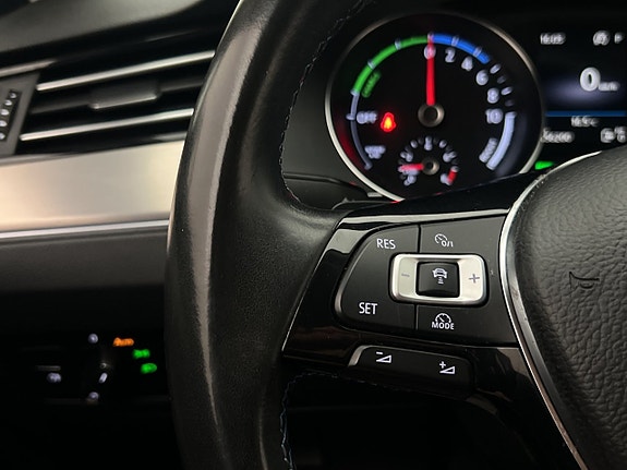 Volkswagen Passat 19 of 30