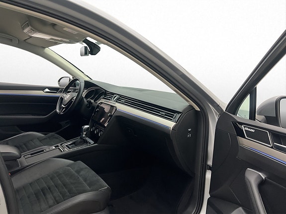 Volkswagen Passat 16 of 30