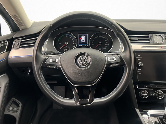 Volkswagen Passat 14 of 30