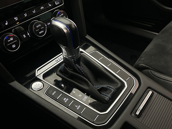 Volkswagen Passat 24 of 30