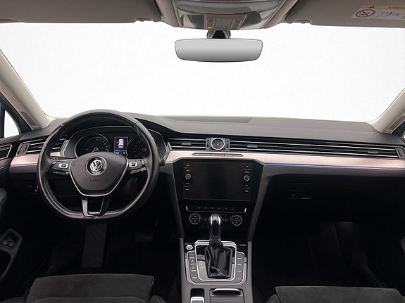 Volkswagen Passat 13 of 30