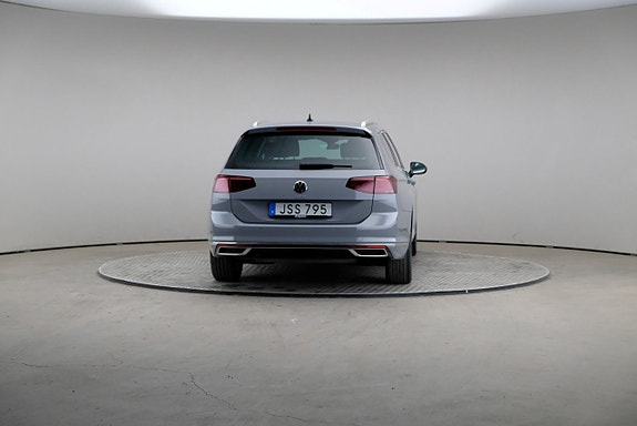 Volkswagen Passat 2 of 3