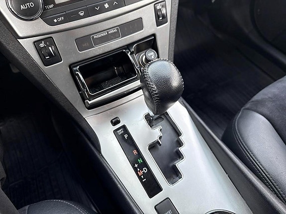 Toyota Avensis 11 of 14