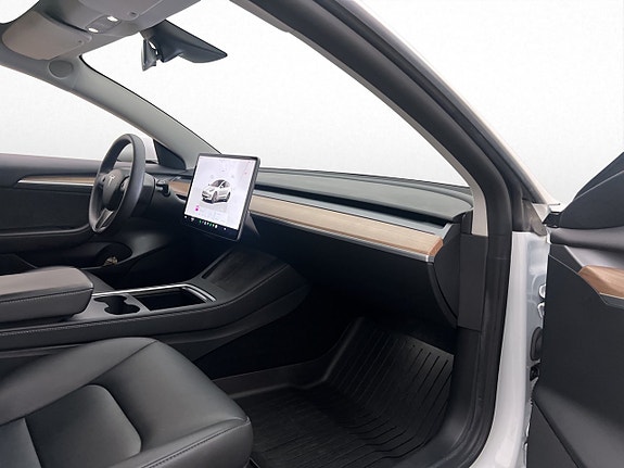 Tesla Model 3 11 of 30