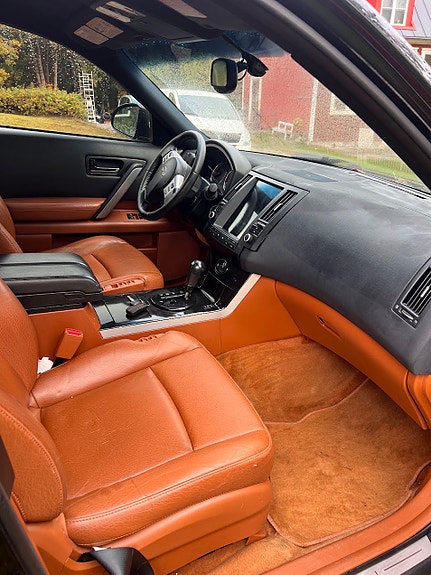 Infiniti FX45 3 of 4