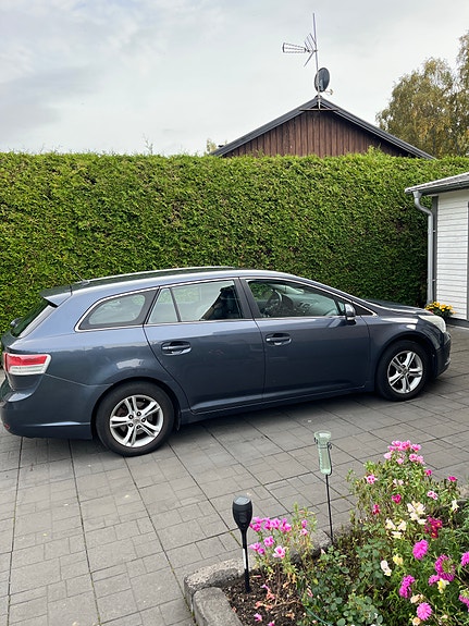 Toyota Avensis 2 of 3