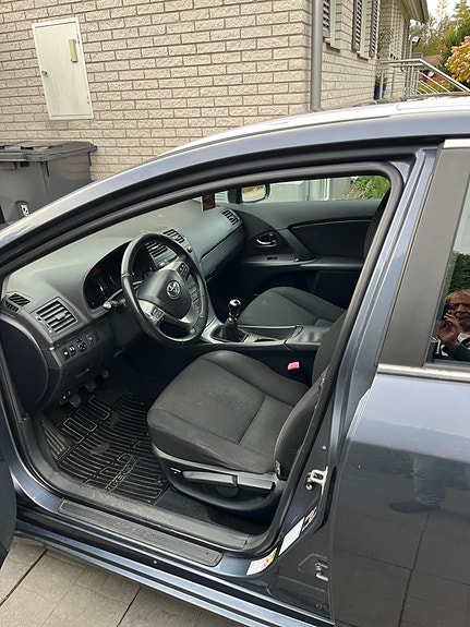 Toyota Avensis 3 of 3
