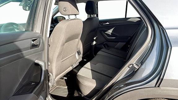 Volkswagen T-Roc 11 of 14