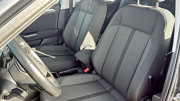 Volkswagen T-Roc 8 of 14