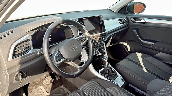 Volkswagen T-Roc 7 of 14