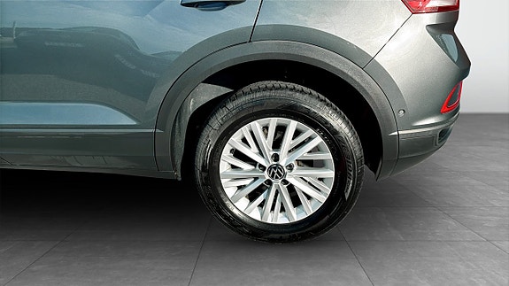 Volkswagen T-Roc 6 of 14