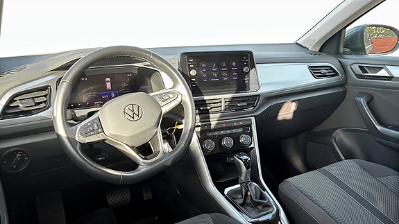 Volkswagen T-Roc 10 of 14