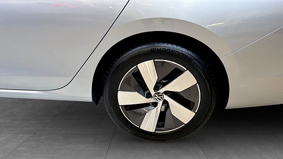 Volkswagen Passat 6 of 22