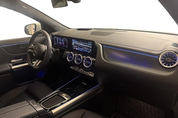 Mercedes-Benz GLA250 12 of 24