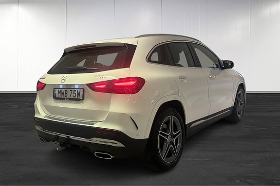 Mercedes-Benz GLA250 6 of 24