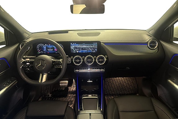 Mercedes-Benz GLA250 11 of 24
