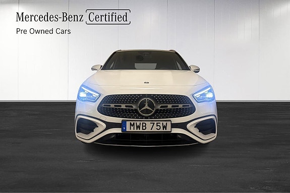 Mercedes-Benz GLA250 2 of 24