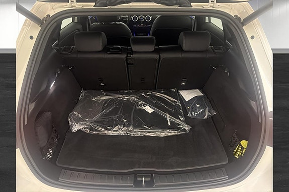 Mercedes-Benz GLA250 14 of 24