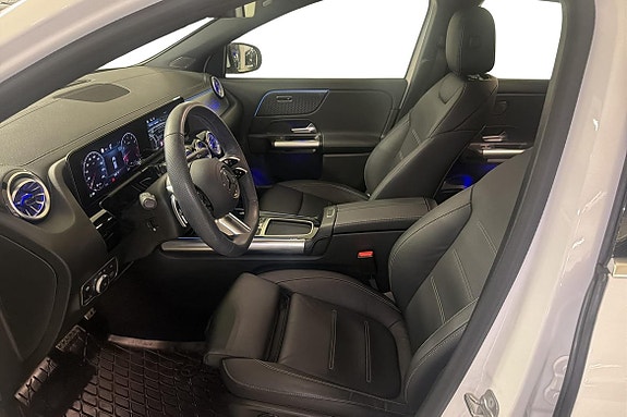 Mercedes-Benz GLA250 8 of 24