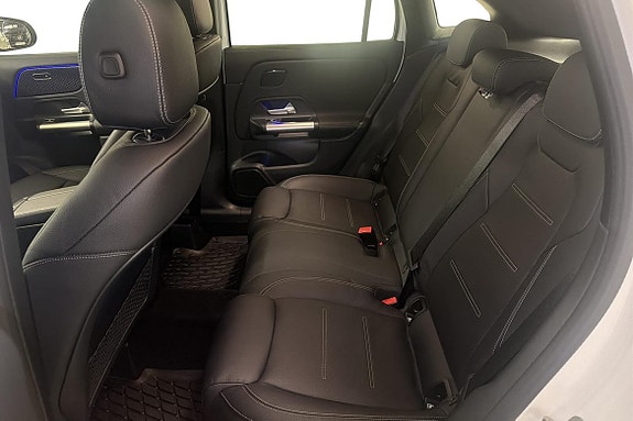 Mercedes-Benz GLA250 13 of 24