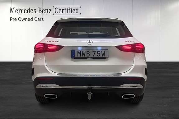 Mercedes-Benz GLA250 5 of 24
